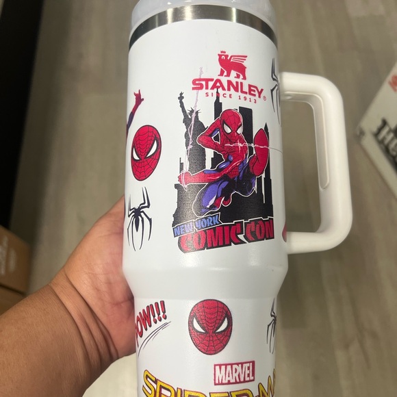 Stanley Red Spider-Man Tumbler with Handle - Picture 3 of 3